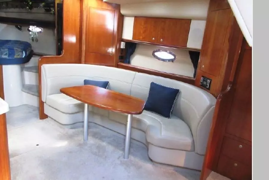 2005 Cruisers Yachts 370 Esprit