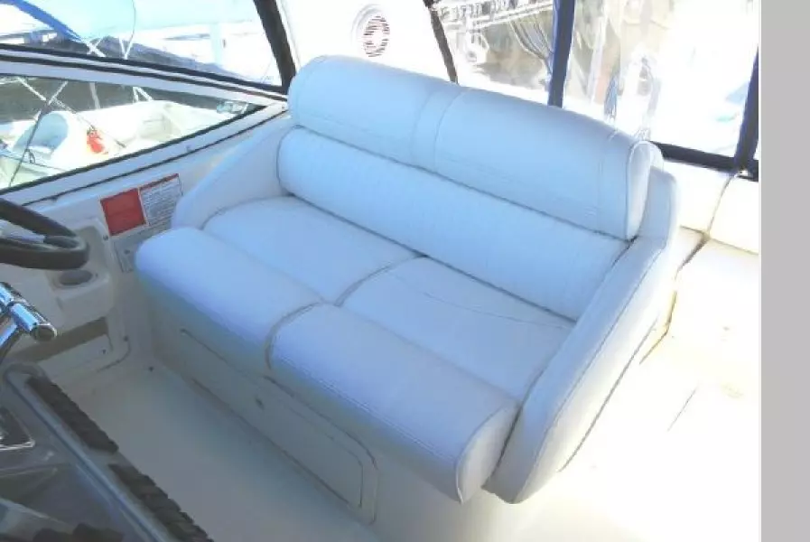 2005 Cruisers Yachts 370 Esprit