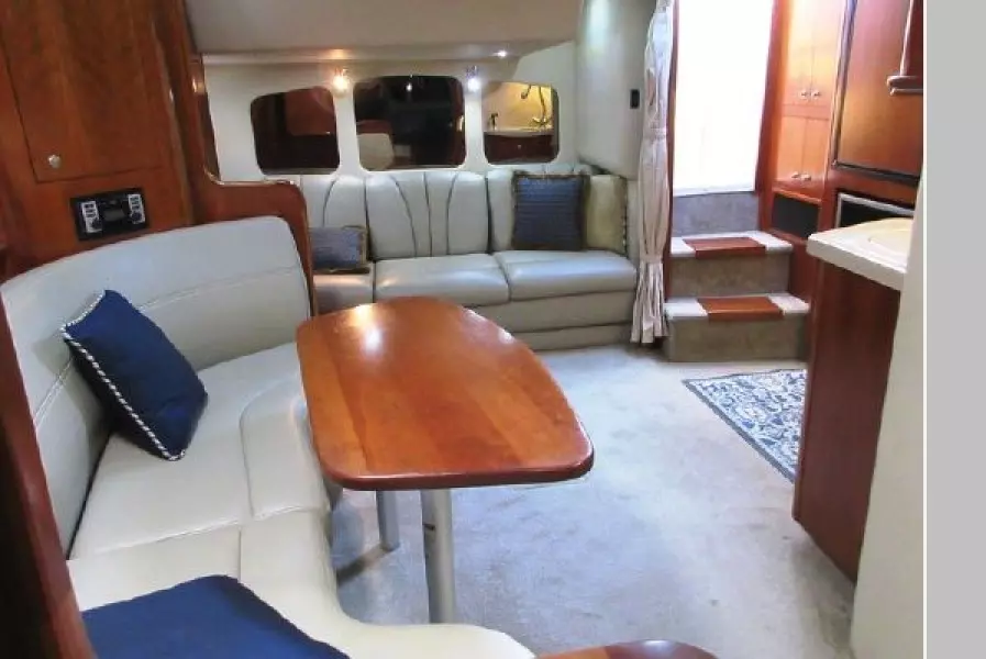 2005 Cruisers Yachts 370 Esprit
