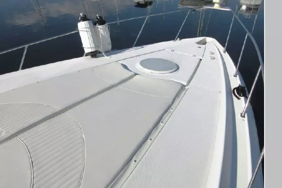 2005 Cruisers Yachts 370 Esprit