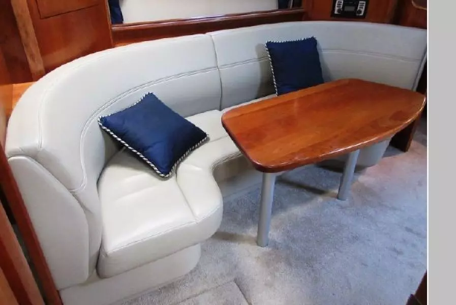 2005 Cruisers Yachts 370 Esprit