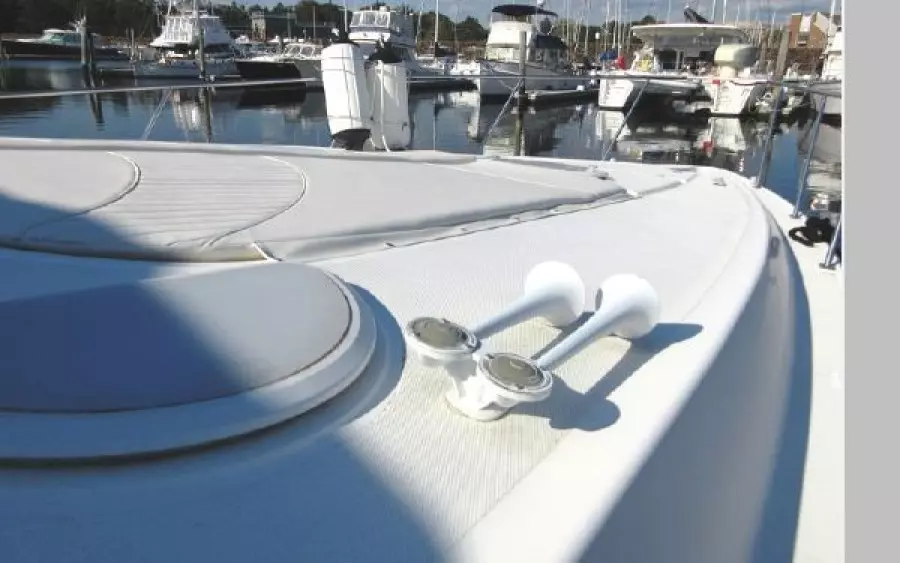 2005 Cruisers Yachts 370 Esprit
