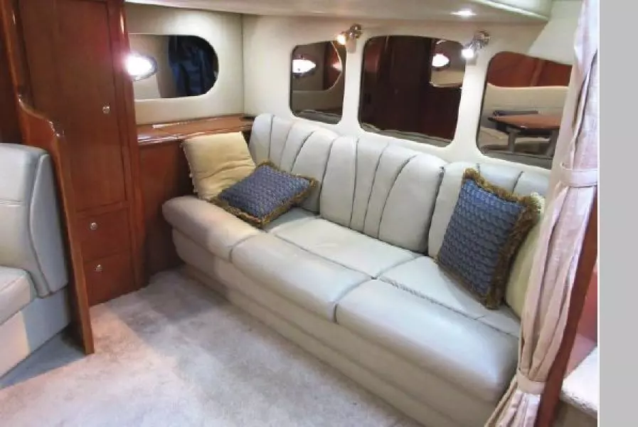2005 Cruisers Yachts 370 Esprit