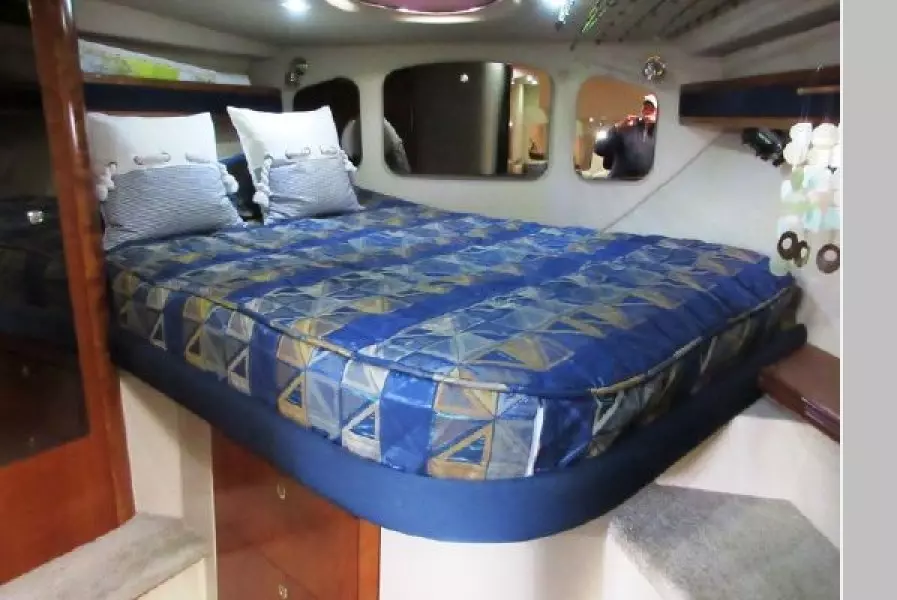 2005 Cruisers Yachts 370 Esprit