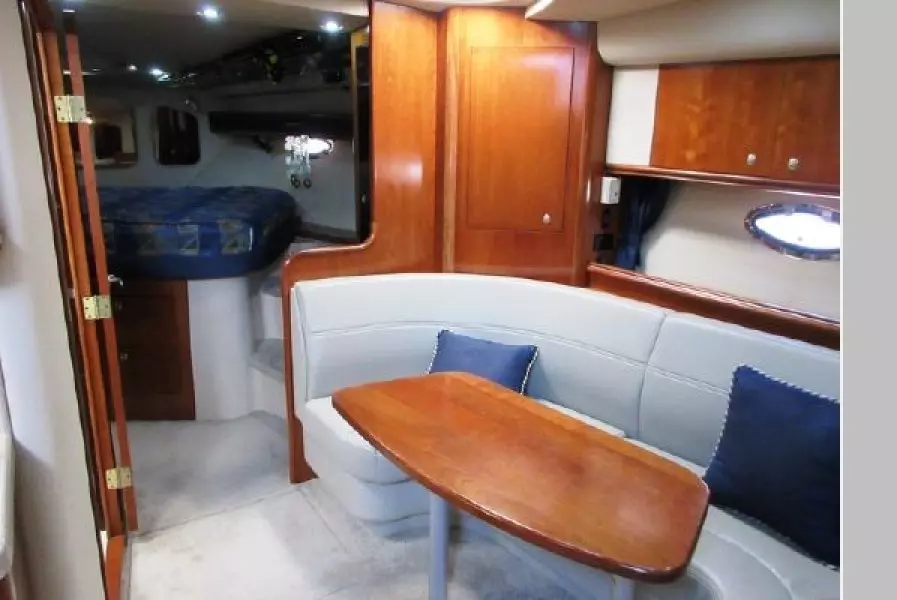 2005 Cruisers Yachts 370 Esprit