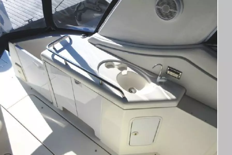 2005 Cruisers Yachts 370 Esprit