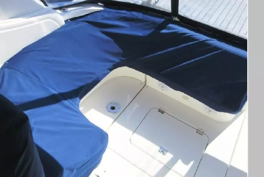 2005 Cruisers Yachts 370 Esprit