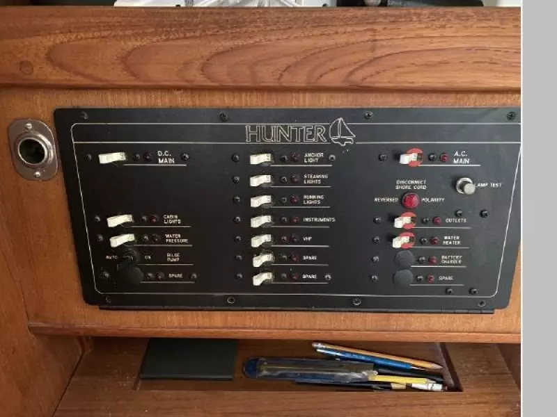 1993 Hunter 33.5