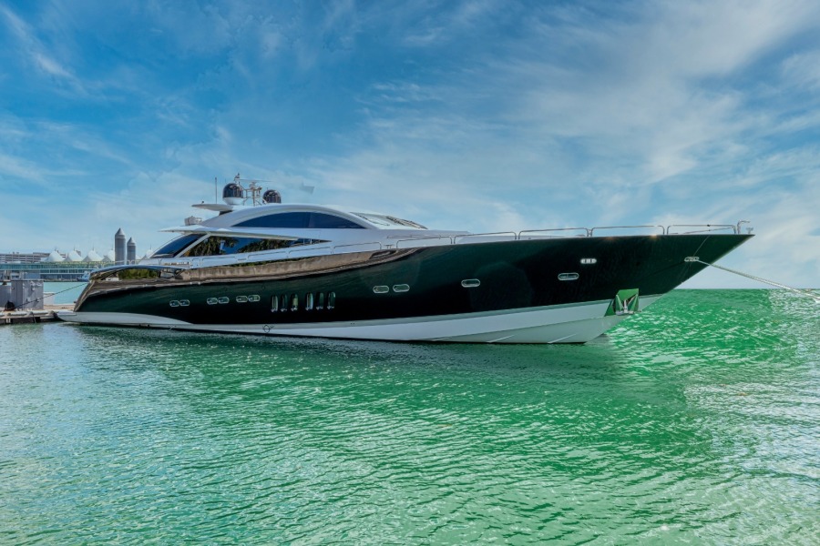 108' 2008 Sunseeker Predator