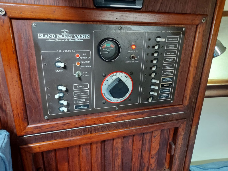 1985 Island Packet 27