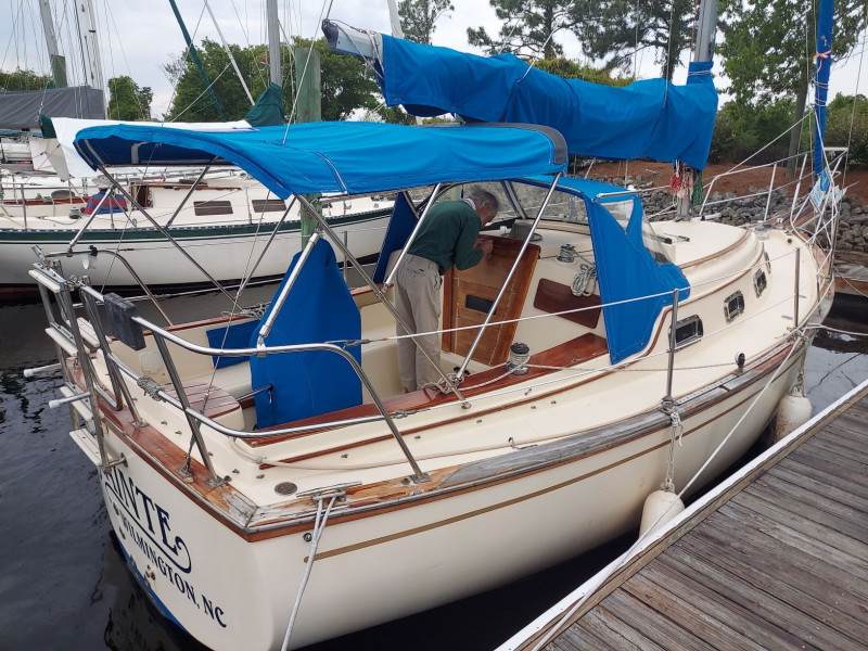 1985 Island Packet 27