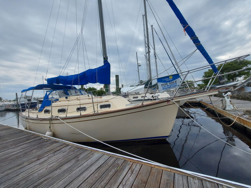 1985 Island Packet 27