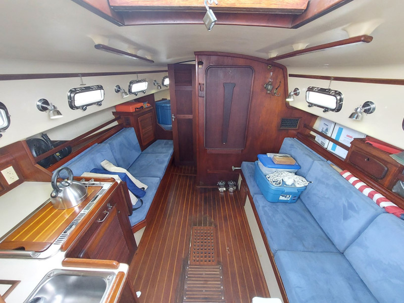 1985 Island Packet 27