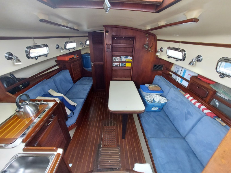 1985 Island Packet 27