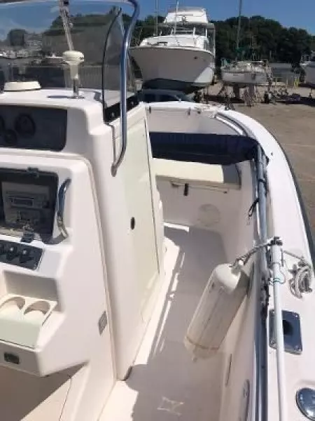 2001 Grady-White 247 Advance