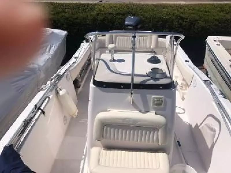 2001 Grady-White 247 Advance