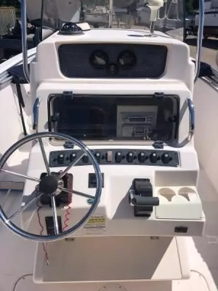 2001 Grady-White 247 Advance