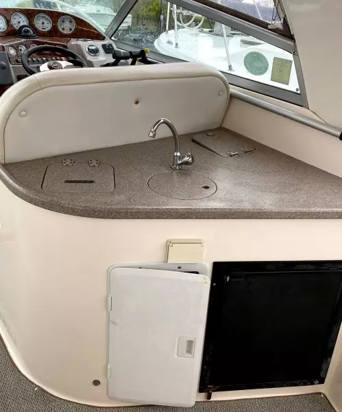 2006 Rinker 320 Express Cruiser