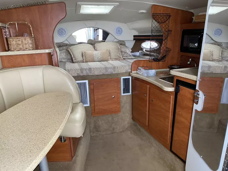 2006 Rinker 320 Express Cruiser