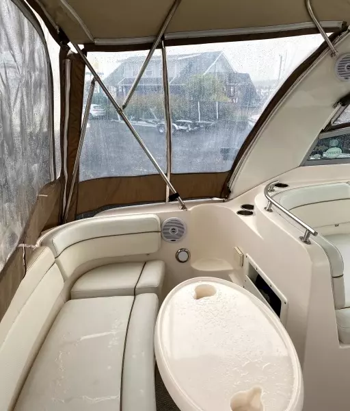 2006 Rinker 320 Express Cruiser