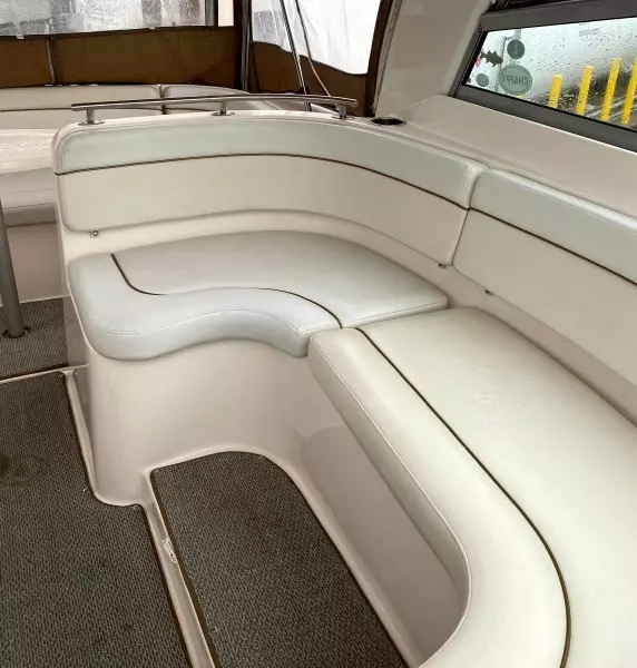 2006 Rinker 320 Express Cruiser