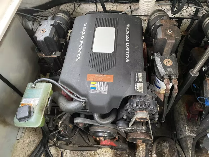 2006 Rinker 320 Express Cruiser