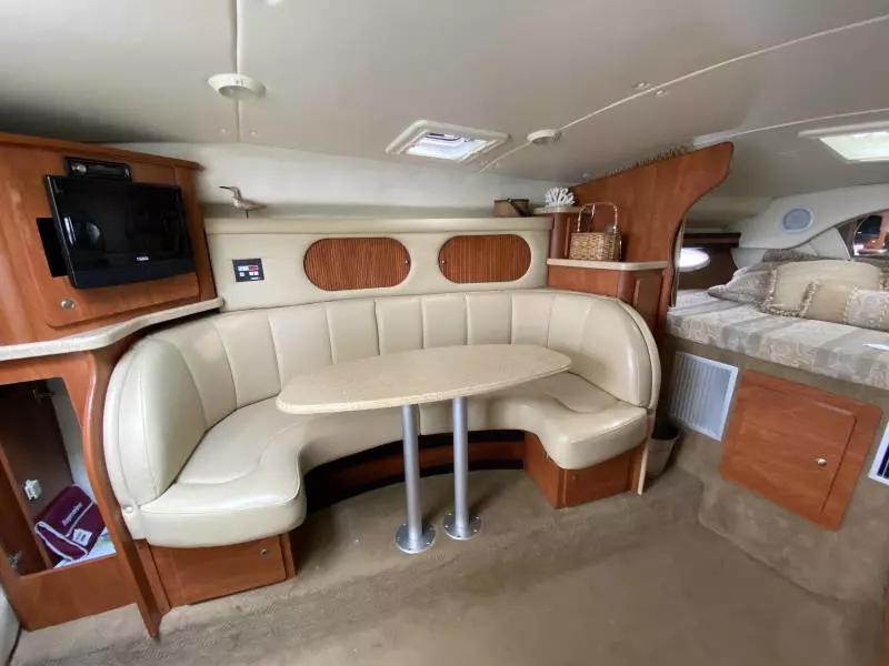 2006 Rinker 320 Express Cruiser