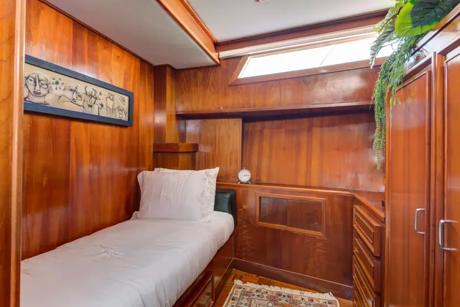 Single Cabin