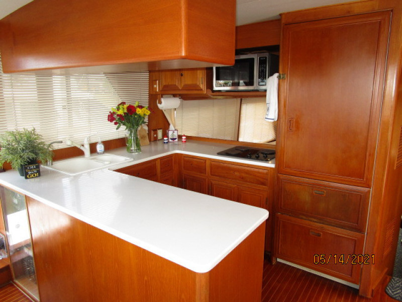 55' Ocean Alexander galley1