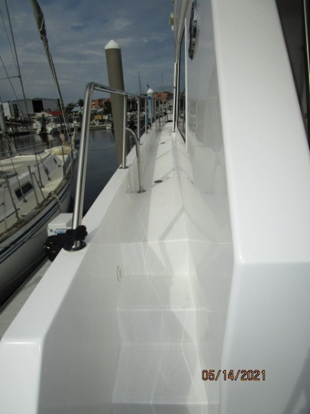 55' Ocean Alexander port side deck2
