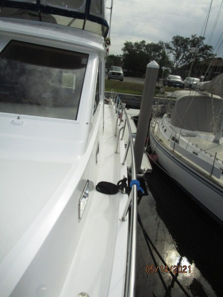 55' Ocean Alexander port side deck1