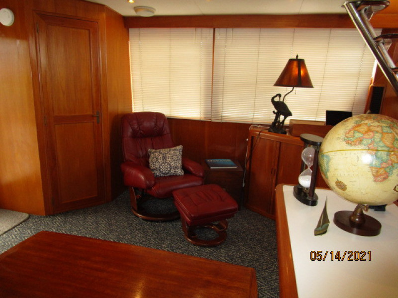 55' Ocean Alxeander salon port