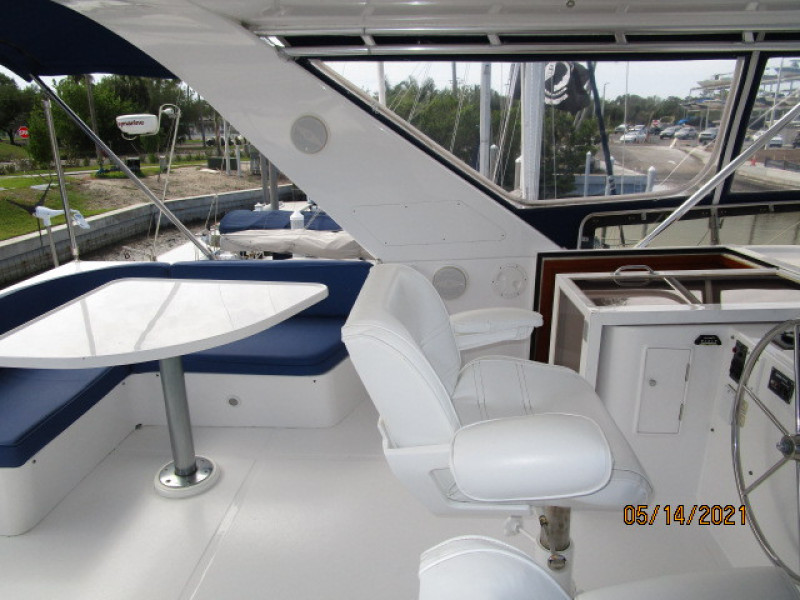 55' Ocean Alexander flybridge port