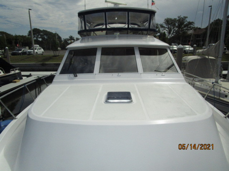 55' Ocean Alexander foredeck aft