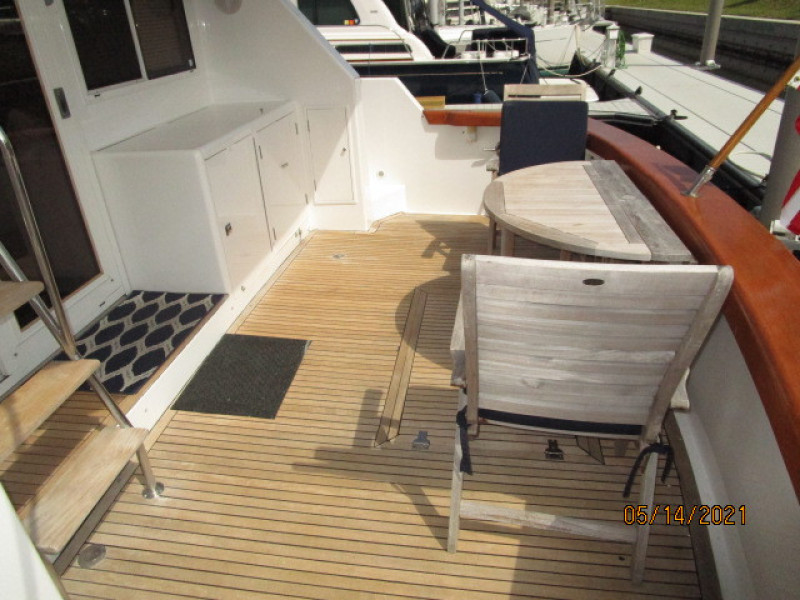 55' Ocean Alexander aftdeck starboard