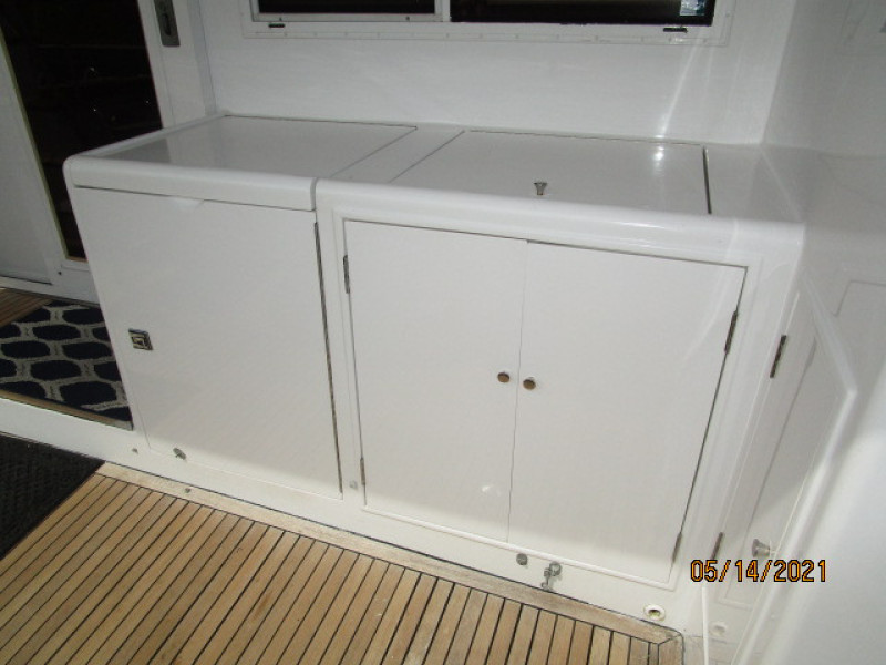55' Ocean Alexander aftdeck forward cabinetry