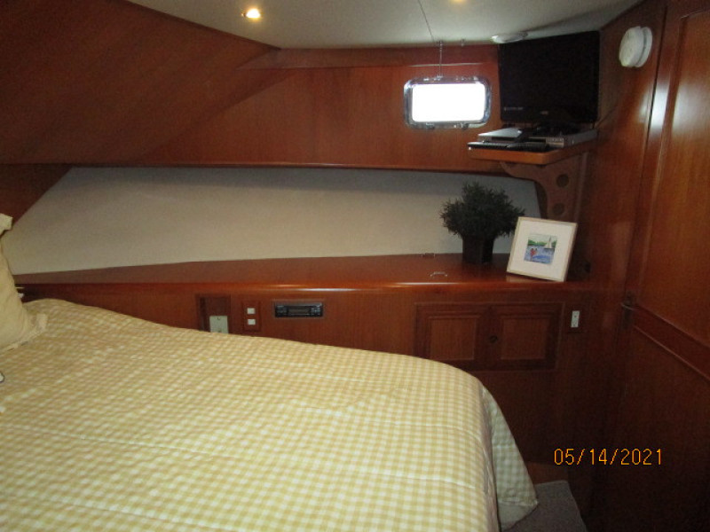 55' Ocean Alexander forward guest stateroom starboard