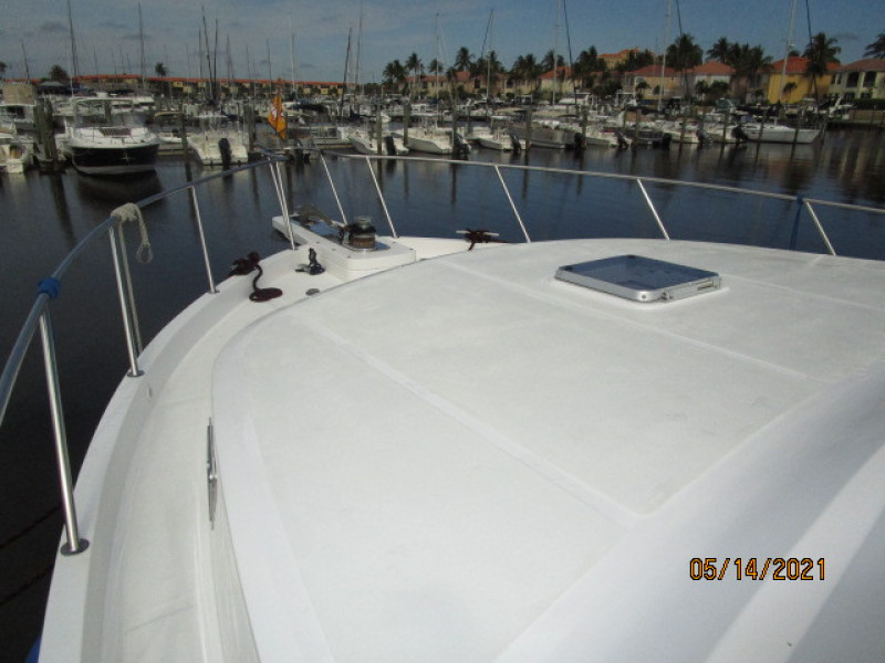 55' Ocean Alexander foredeck1