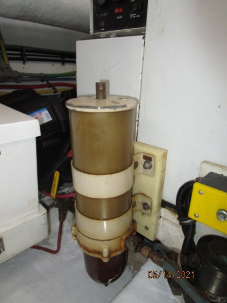 55' Ocean Alexander starboard generator Racor fuel filter