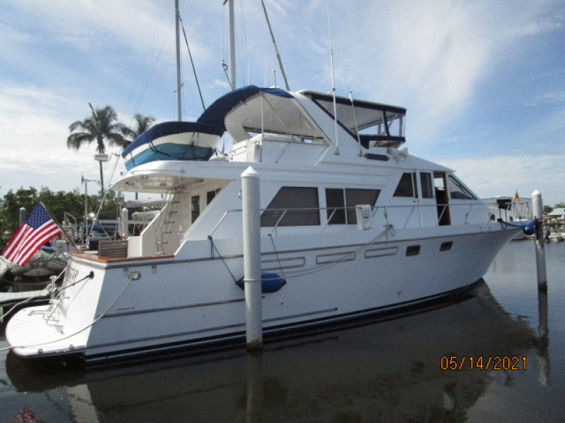55' Ocean Alexander starboard aft profile1