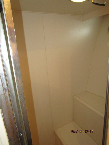 55' ocean Alexander master stateroom shower