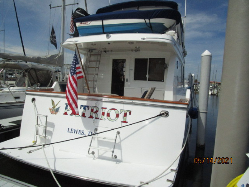 55' Ocean Alexander aft profile