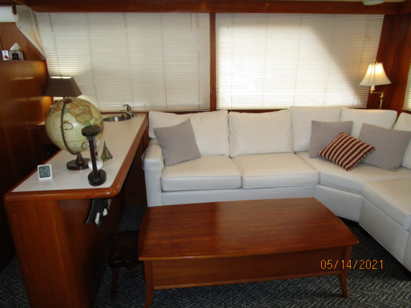 55' Ocean Alexander salon starboard