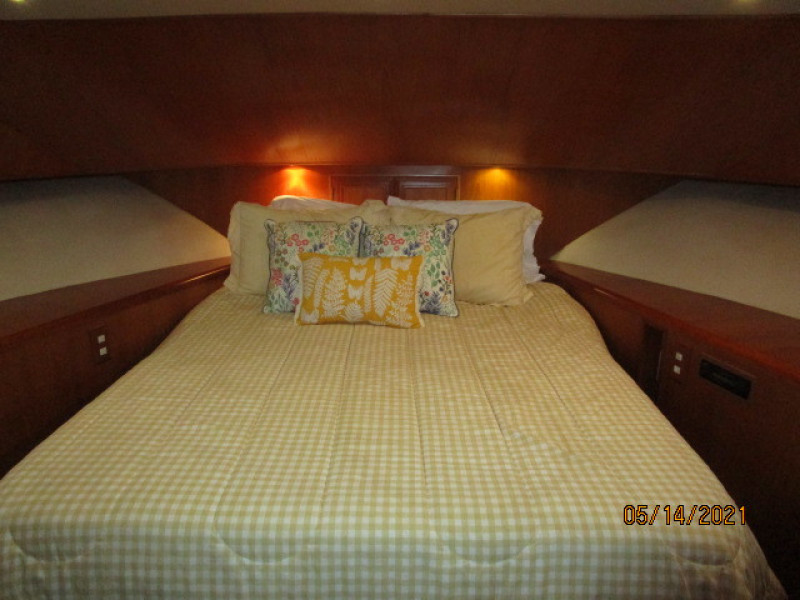55' Ocean Alexander forward guest stateroom