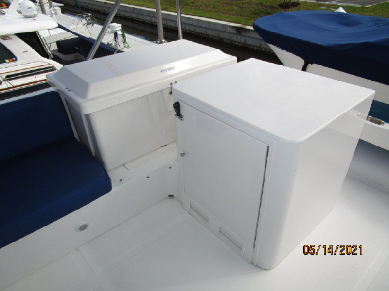 55' Ocean Alexander flybridge storage-refrigerator