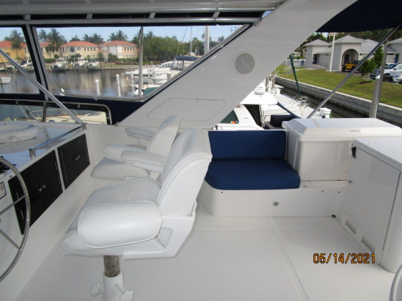 55' Ocean Alexander flybridge starboard