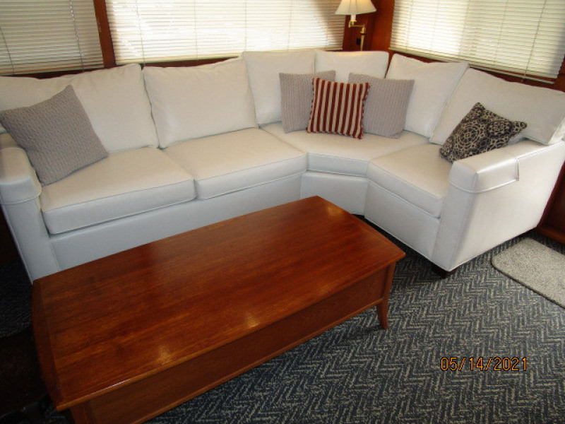 55' Ocean Alexander salon starboard seating