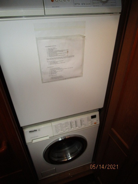 55' Ocean Alexander washer-dryer