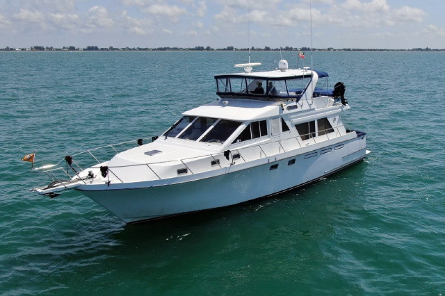 55' Ocean Alexander port forward profile