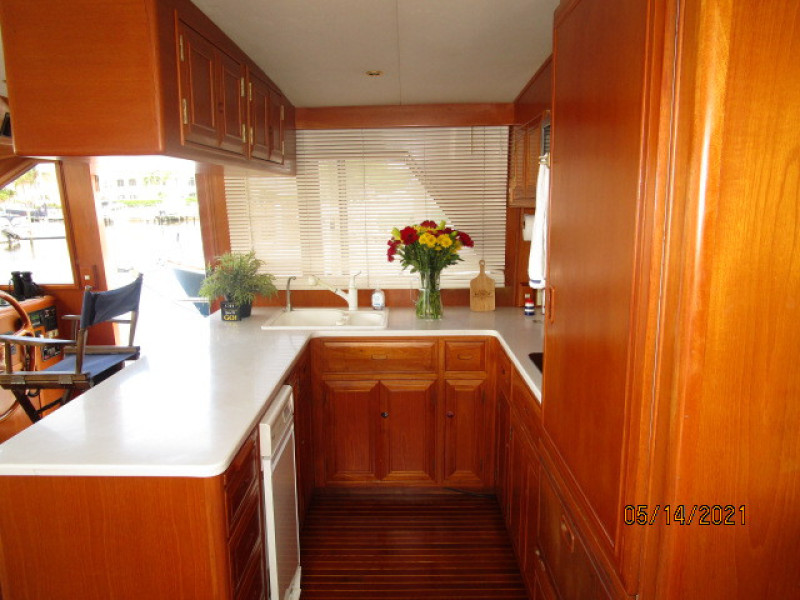 55' Ocean Alexander galley2